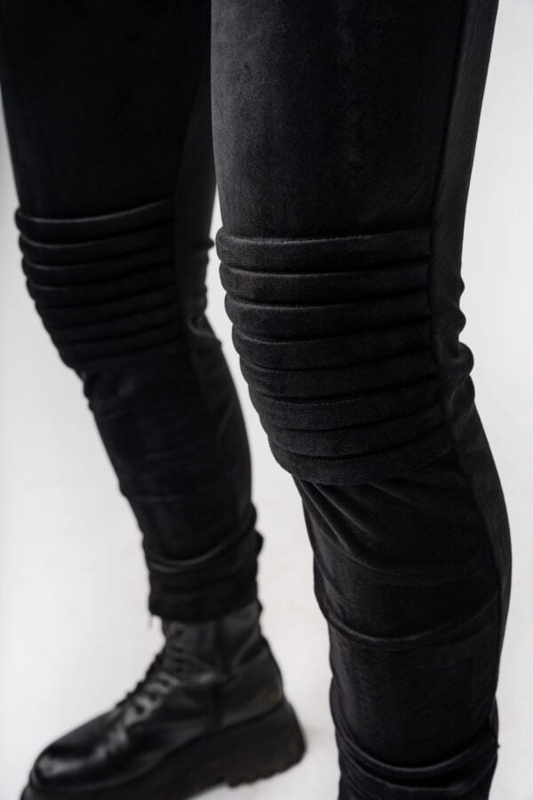 Black velour tracksuit with pleats (and classic collar)